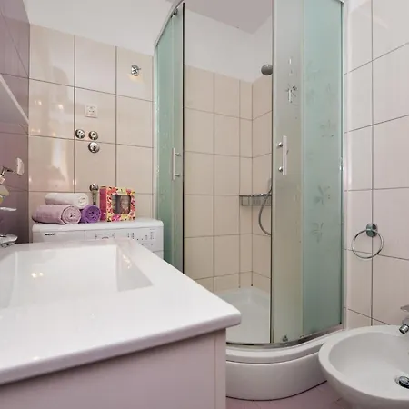 Fuer Fuenf Personen Im Ersten Stock By Interhome Appartement Vir