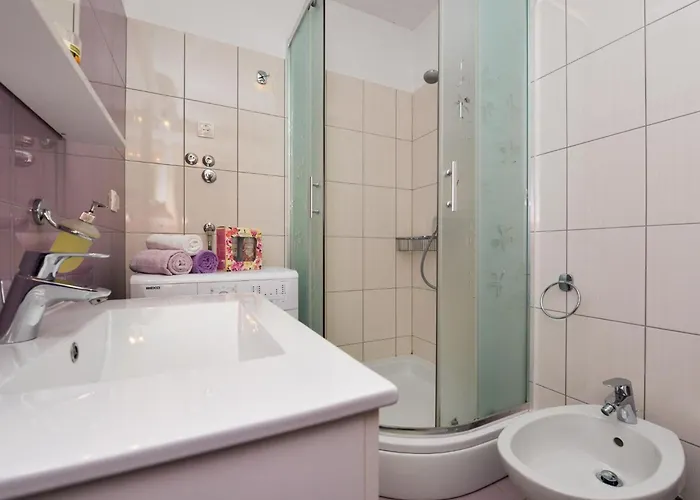 Fuer Fuenf Personen Im Ersten Stock By Interhome Appartement Vir