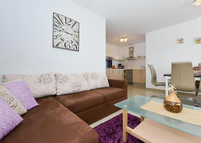 Appartement Fuer Fuenf Personen Im Ersten Stock By Interhome *