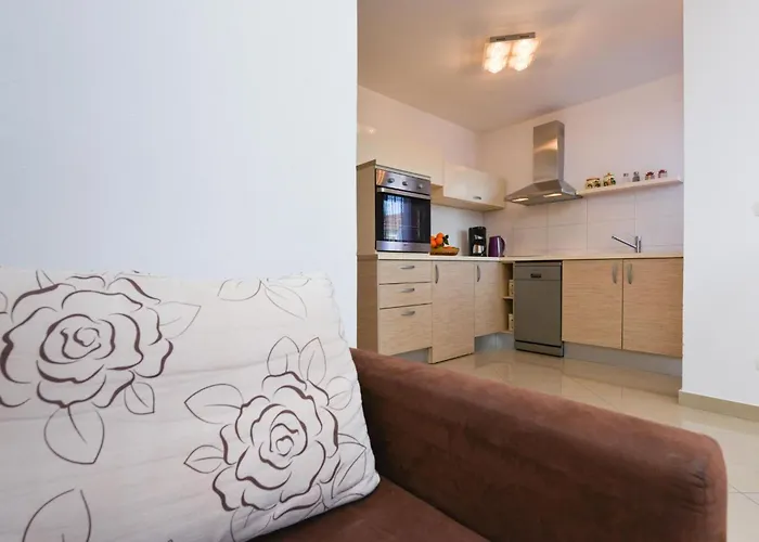 Fuer Fuenf Personen Im Ersten Stock By Interhome