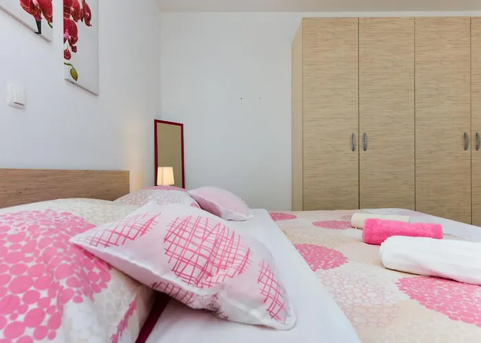 Fuer Fuenf Personen Im Ersten Stock By Interhome
