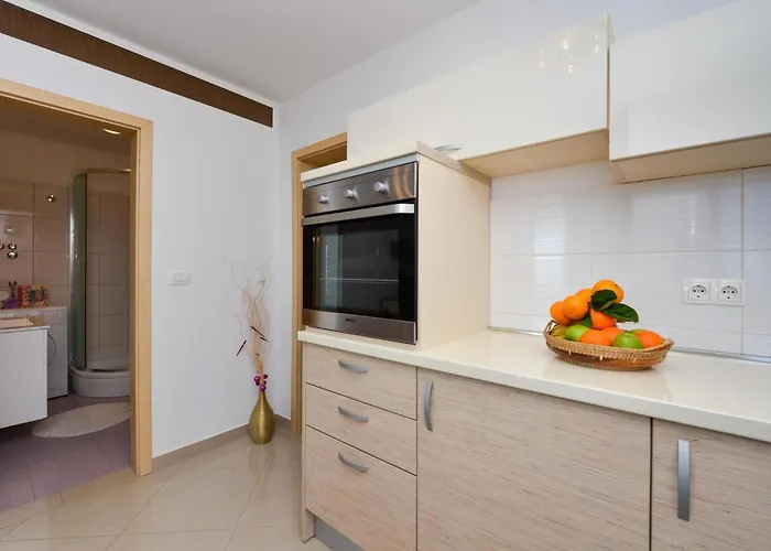 Fuer Fuenf Personen Im Ersten Stock By Interhome * Vir