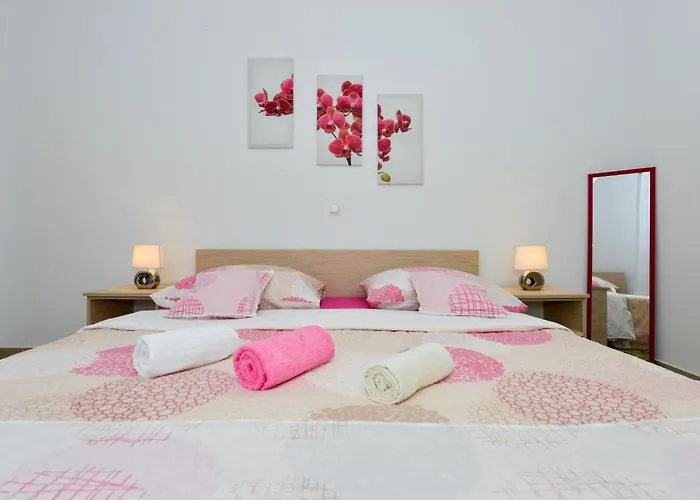 Appartement Fuer Fuenf Personen Im Ersten Stock By Interhome Vir