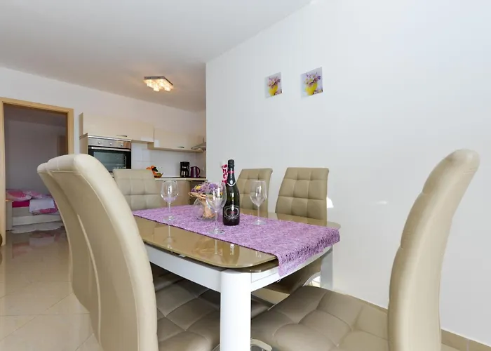 Fuer Fuenf Personen Im Ersten Stock By Interhome Appartement