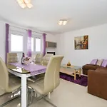 Appartement Fuer Fuenf Personen Im Ersten Stock By Interhome