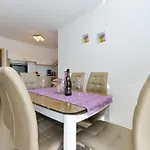 Fuer Fuenf Personen Im Ersten Stock By Interhome Appartement