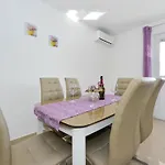 Appartement Fuer Fuenf Personen Im Ersten Stock By Interhome *