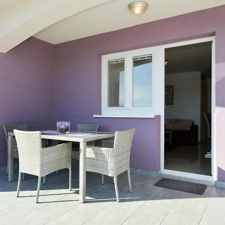Fuer Fuenf Personen Im Ersten Stock By Interhome Апартаменты Вир