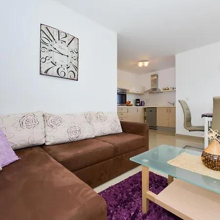 Апартаменты Fuer Fuenf Personen Im Ersten Stock By Interhome *