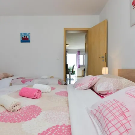 Fuer Fuenf Personen Im Ersten Stock By Interhome * Vir