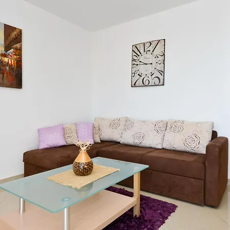 Fuer Fuenf Personen Im Ersten Stock By Interhome