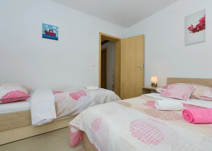 Апартаменты Fuer Fuenf Personen Im Ersten Stock By Interhome