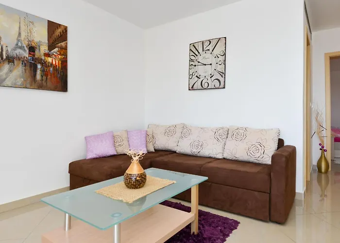 Fuer Fuenf Personen Im Ersten Stock By Interhome